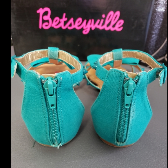 Betseyville sandals - Picture 2 of 9